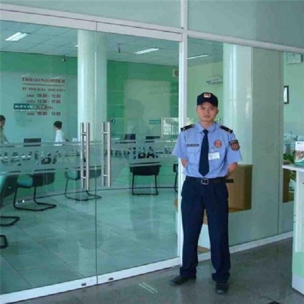 Bảo vệ tại văn phòng cửa hàng cho hệ thống vàng bạc Bảo Tín Minh Châu
